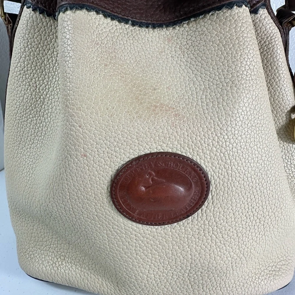 Dooney & Bourke Vintage Teton Bucket Drawstring Bag Purse Leather Ivory Brown